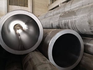 Tube aiguis&eacute; biseaut&eacute; et bruni par rouleau pour cylindre hydraulique robuste