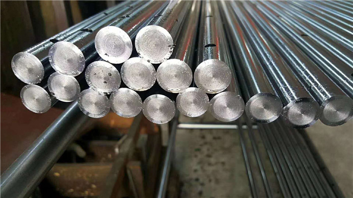 Eixo linear cromado com rugosidade de superf&iacute;cie Ra Max 0,20 micr&ocirc;metros